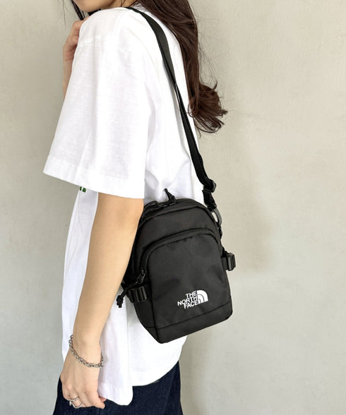 THE NORTH FACE(ザ・ノースフェイス)/ワンポイント ロゴ刺繍 ショルダー クロス ミニバッグ/STANDARD CROSS BAG S | IM1251066 | ブラック