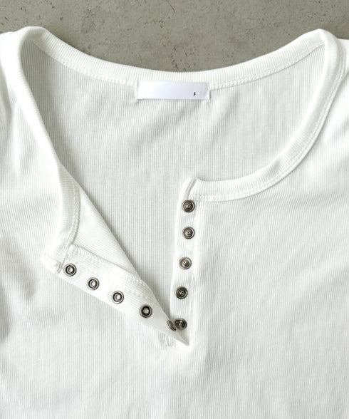 スナップボタンヘンリーネックコンパクトトップス | BA2252011 | ホワイト