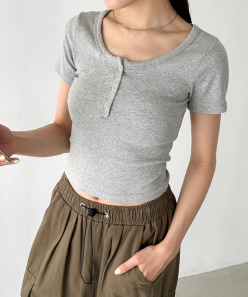 スナップボタンヘンリーネックコンパクトトップス | BA2252011 | グレー