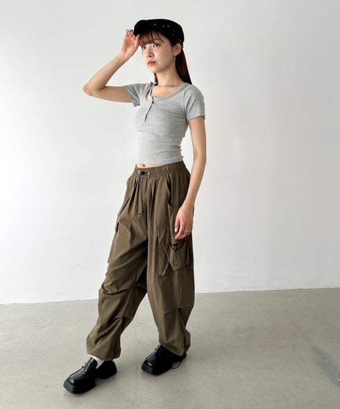 スナップボタンヘンリーネックコンパクトトップス | BA2252011 | グレー