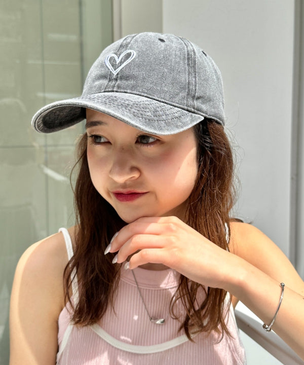 ハート刺繍ピグメントキャップ | CL5255033 | ブラック