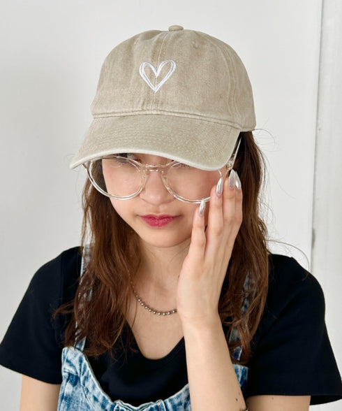 ハート刺繍ピグメントキャップ | CL5255033 | ベージュ