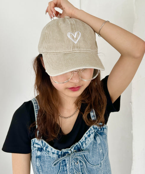 ハート刺繍ピグメントキャップ | CL5255033 | ベージュ
