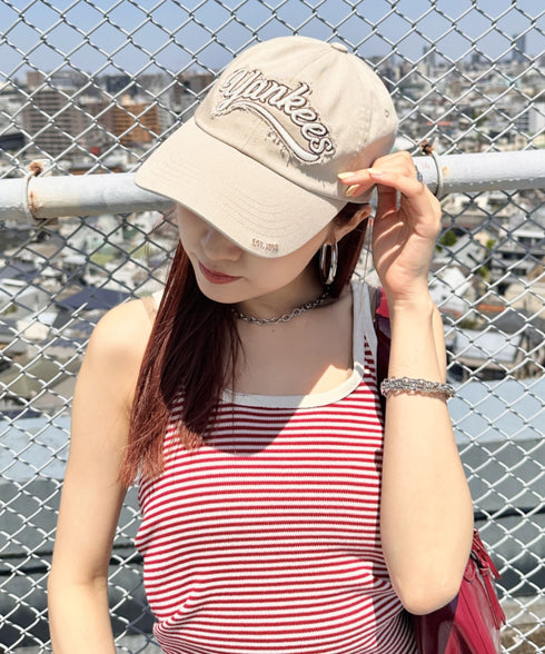 MLB KOREA(エムエルビーコリア)/ヴィンテージ ダメージ ロゴ刺繍 ベースボール キャップ 帽子/varsity vintage unstructured ball-cap | AT5252017 | ベージュ