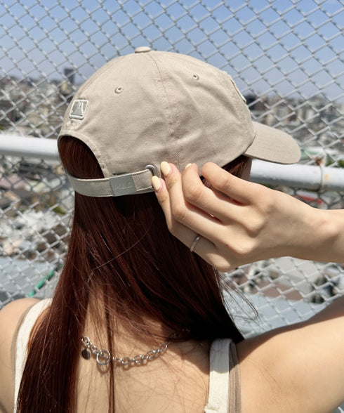 MLB KOREA(エムエルビーコリア)/ヴィンテージ ダメージ ロゴ刺繍 ベースボール キャップ 帽子/varsity vintage unstructured ball-cap | AT5252017 | ベージュ