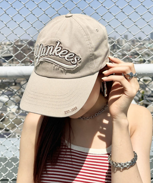 MLB KOREA(エムエルビーコリア)/ヴィンテージ ダメージ ロゴ刺繍 ベースボール キャップ 帽子/varsity vintage unstructured ball-cap | AT5252017 | ベージュ