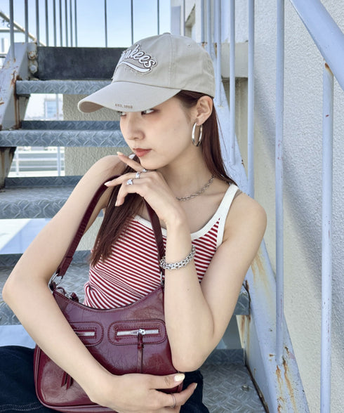 MLB KOREA(エムエルビーコリア)/ヴィンテージ ダメージ ロゴ刺繍 ベースボール キャップ 帽子/varsity vintage unstructured ball-cap | AT5252017 | ベージュ