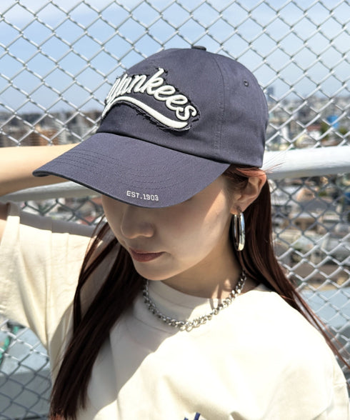 MLB KOREA(エムエルビーコリア)/ヴィンテージ ダメージ ロゴ刺繍 ベースボール キャップ 帽子/varsity vintage unstructured ball-cap | AT5252017 | ダークグレー