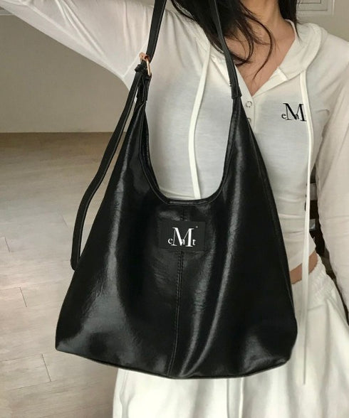MUCENT(ムセント)/ショルダーバッグ ポーチ付き/Crescent Leather Shoulder Bag Unisex | AT1252018 | ブラック