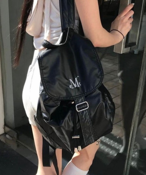 MUCENT(ムセント)/軽量 ミニ シャイニー ドローストリング ナップザック リュック バックパック/GLOSSY MINI BACKPACK | AT1252019 | ブラック