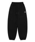 MUCENT(ムセント)/ユニセックス ワイド ルーズ ロゴ ジョガー スウェットパンツ/LASH METAL LOGO JOGGER SWEAT WIDE PANTS UNISEX | AT2252030 | ブラック