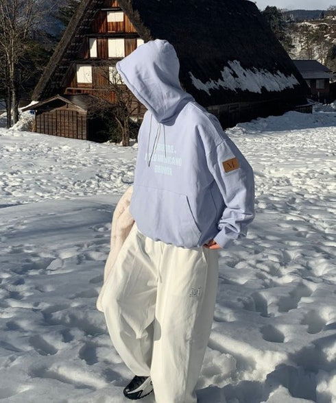 MUCENT(ムセント)/ユニセックス ワイド ルーズ ロゴ ジョガー スウェットパンツ/LASH METAL LOGO JOGGER SWEAT WIDE PANTS UNISEX | AT2252030 | アイボリー