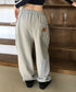 MUCENT(ムセント)/ユニセックス ワイド ルーズ ロゴ ジョガー スウェットパンツ/LASH METAL LOGO JOGGER SWEAT WIDE PANTS UNISEX | AT2252030 | グレー