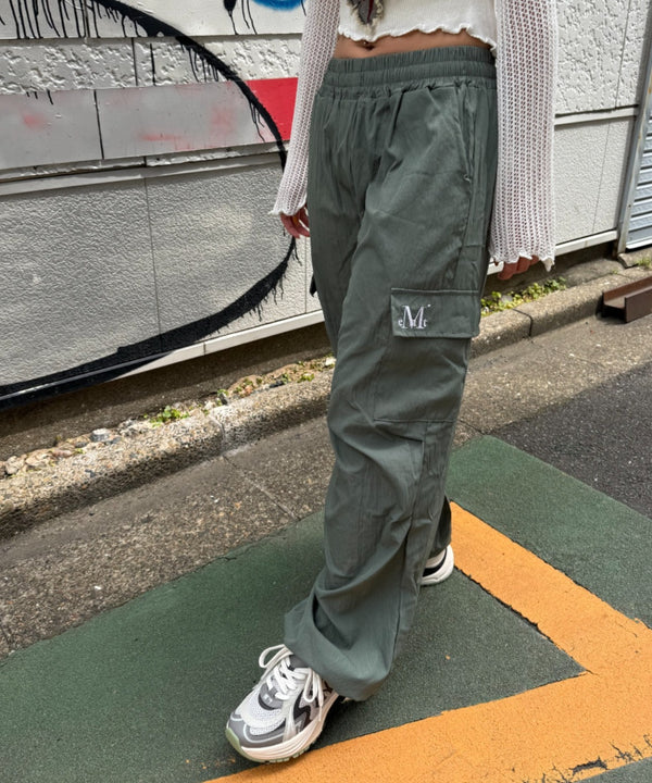 MUCENT(ムセント)/ワイド ルーズ イージー カーゴパンツ/GROSS NYLON PARACHUTE CARGO PANTS | AT2252031 | カーキ