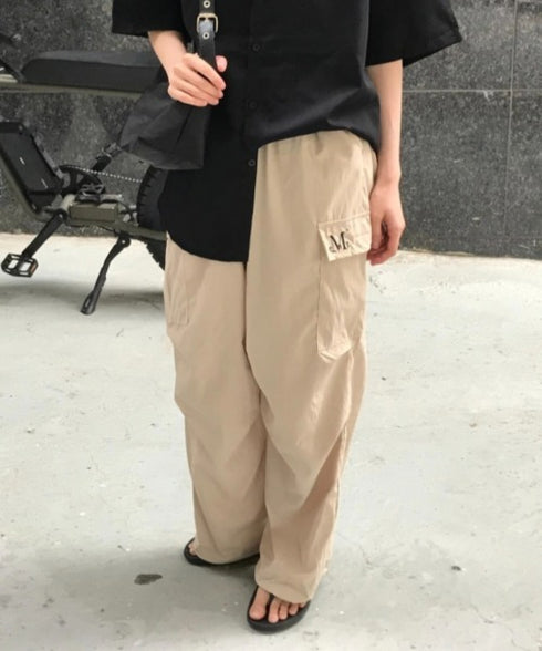 MUCENT(ムセント)/ワイド ルーズ イージー カーゴパンツ/GROSS NYLON PARACHUTE CARGO PANTS | AT2252031 | ベージュ