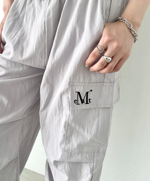 MUCENT(ムセント)/ワイド ルーズ イージー カーゴパンツ/GROSS NYLON PARACHUTE CARGO PANTS | AT2252031 | グレー