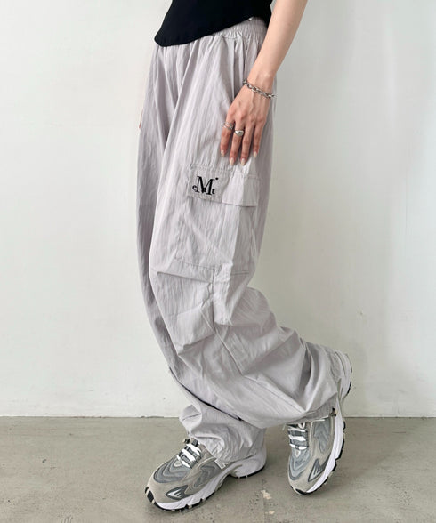 MUCENT(ムセント)/ワイド ルーズ イージー カーゴパンツ/GROSS NYLON PARACHUTE CARGO PANTS | AT2252031 | グレー