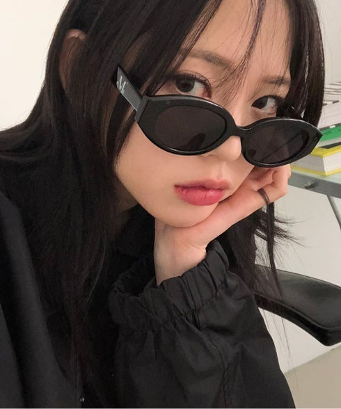 MUCENT(ムセント)/UVカット オーバル型 ウェリントン型 ロゴ サングラス ユニセックス/SIGNATURE LOGO POINT SUNGLASSES UNISEX | AT6252033 | その他1