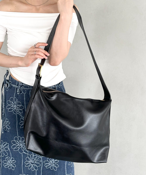 通勤通学におすすめ【A4収納可能】PU太ベルトショルダーバッグ | MD1255054 | ブラック