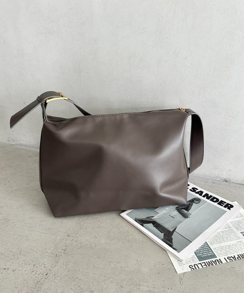 通勤通学におすすめ【A4収納可能】PU太ベルトショルダーバッグ | MD1255054 | グレイッシュベージュ