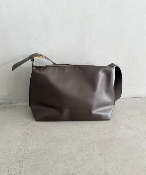 通勤通学におすすめ【A4収納可能】PU太ベルトショルダーバッグ | MD1255054 | グレイッシュベージュ