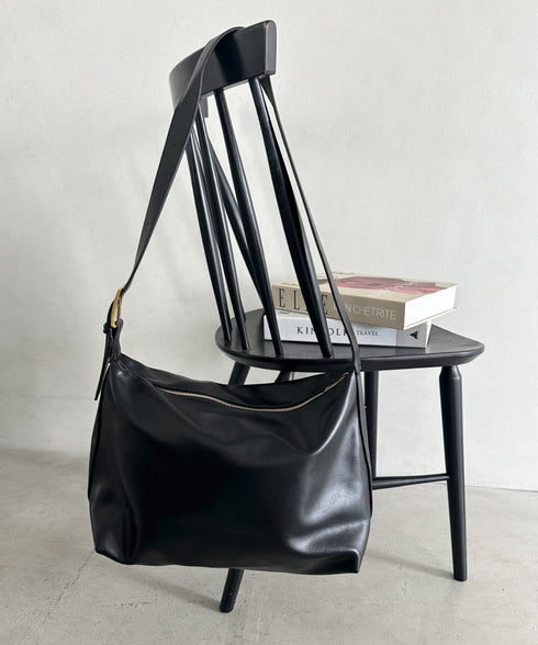 通勤通学におすすめ【A4収納可能】PU太ベルトショルダーバッグ | MD1255054 | ブラック