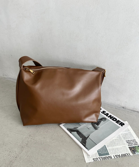 通勤通学におすすめ【A4収納可能】PU太ベルトショルダーバッグ | MD1255054 | ブラウン