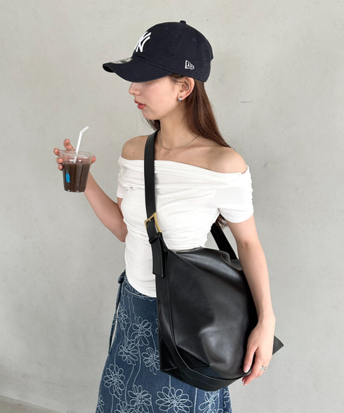 通勤通学におすすめ【A4収納可能】PU太ベルトショルダーバッグ | MD1255054 | ブラック