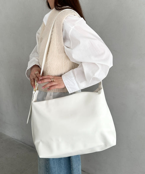 通勤通学におすすめ【A4収納可能】PU太ベルトショルダーバッグ | MD1255054 | アイボリー