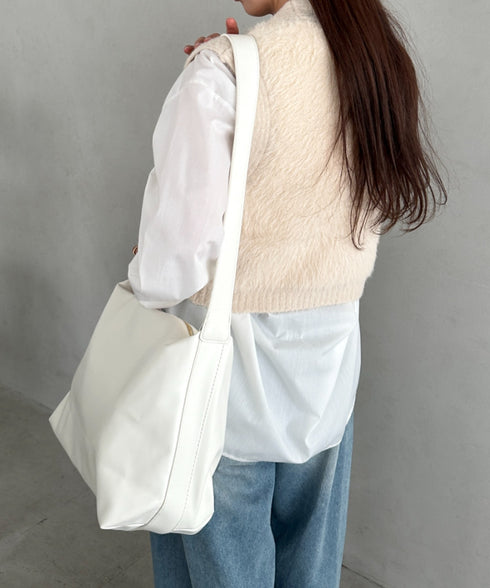 通勤通学におすすめ【A4収納可能】PU太ベルトショルダーバッグ | MD1255054 | アイボリー