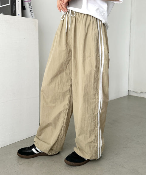 サイドラインナイロントラックパンツ | CL2255045 | ベージュ