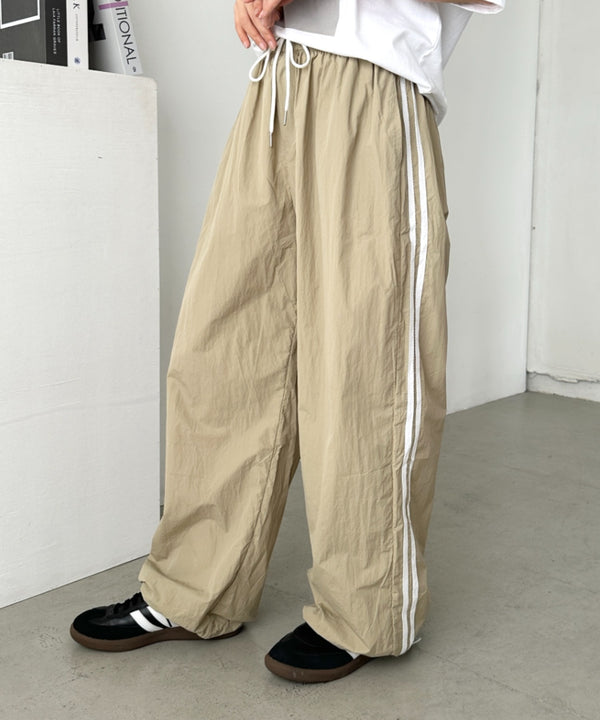 サイドラインナイロントラックパンツ | CL2255045 | ベージュ