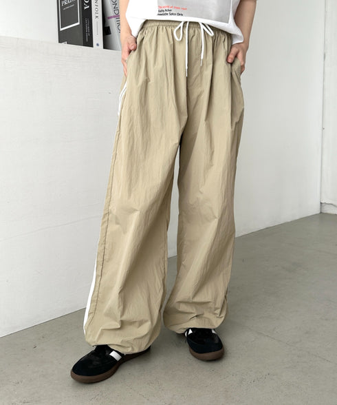 サイドラインナイロントラックパンツ | CL2255045 | ベージュ