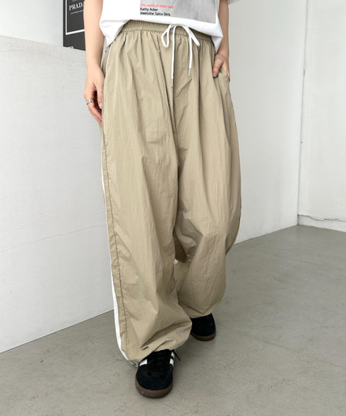 サイドラインナイロントラックパンツ | CL2255045 | ベージュ