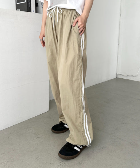 サイドラインナイロントラックパンツ | CL2255045 | ベージュ