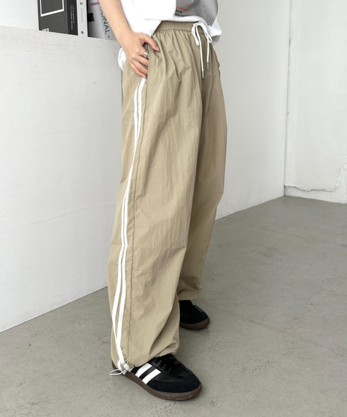 サイドラインナイロントラックパンツ | CL2255045 | ベージュ