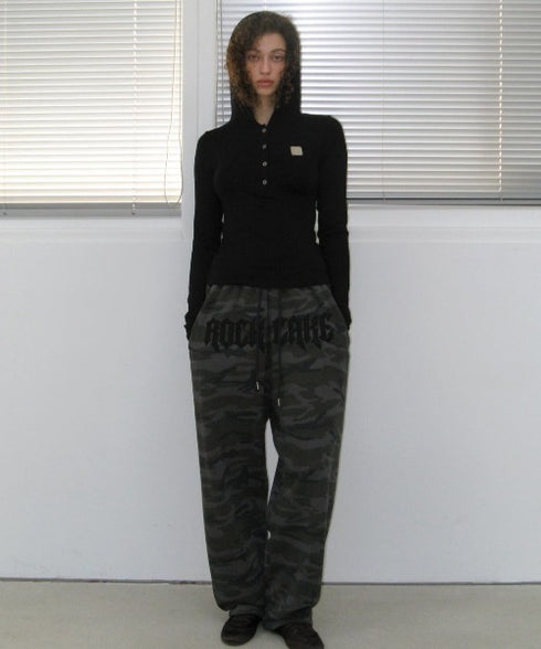 ROCKCAKE(ロックケーキ)/ワイド ルーズ カモフラ グラフィック ジョガー スウェットパンツ/Camo Metal Graphics Pants | AT2252054 | ブラック