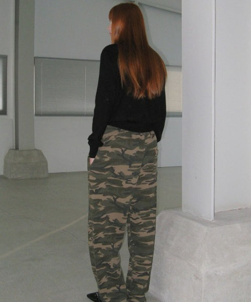 ROCKCAKE(ロックケーキ)/ワイド ルーズ カモフラ グラフィック ジョガー スウェットパンツ/Camo Metal Graphics Pants | AT2252054 | カーキ