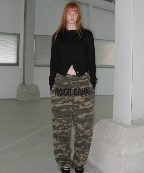 ROCKCAKE(ロックケーキ)/ワイド ルーズ カモフラ グラフィック ジョガー スウェットパンツ/Camo Metal Graphics Pants | AT2252054 | カーキ