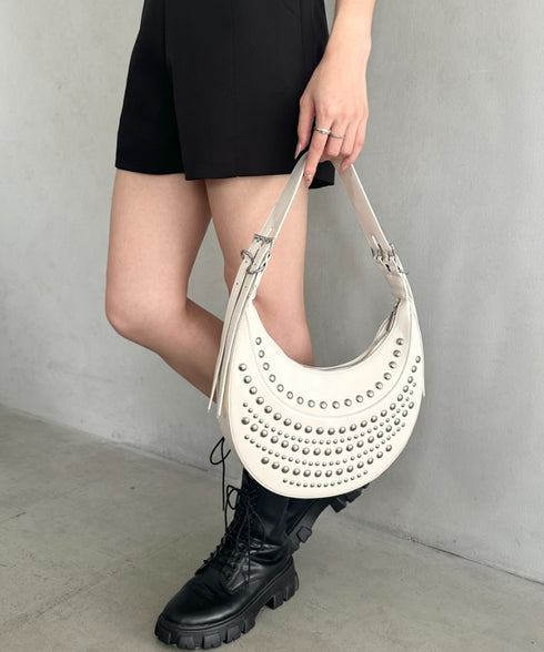 スタッズハーフムーンバッグ | MD1255067 | オフホワイト