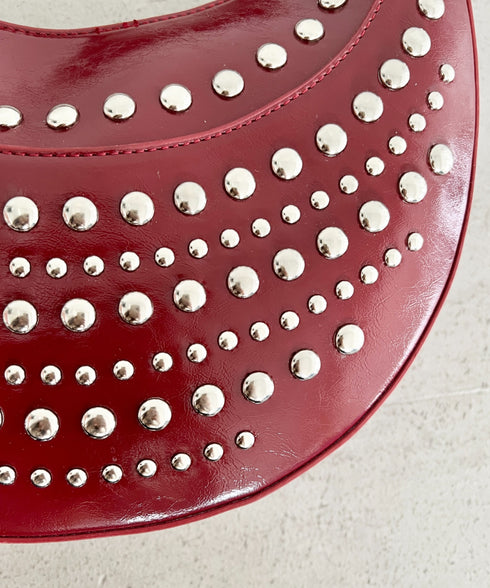 スタッズハーフムーンバッグ | MD1255067 | レッド