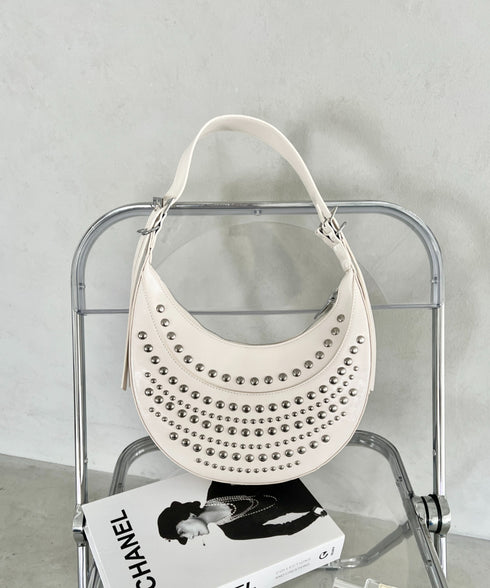 スタッズハーフムーンバッグ | MD1255067 | オフホワイト