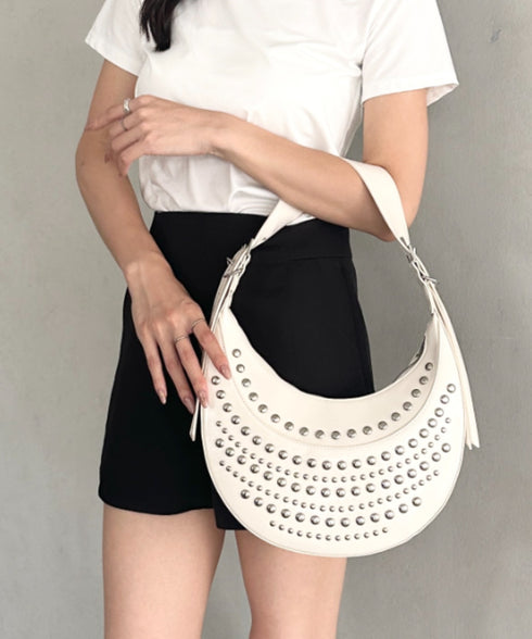 スタッズハーフムーンバッグ | MD1255067 | オフホワイト