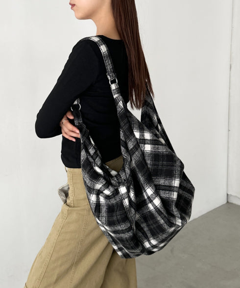 大容量チェックショルダーバッグ | BA1255048 | ブラック