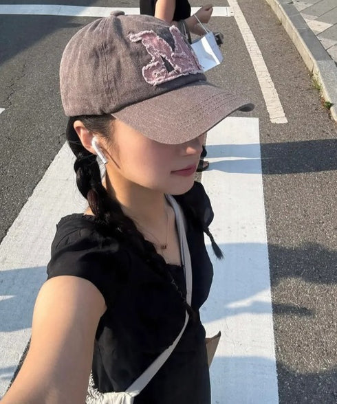 MUCENT(ムセント)/ヴィンテージ ウォッシング アップリケ ベースボール キャップ サイズ調整可能/VINTAGE WASHING APPLIQUE BALL CAP | AT5252074 | チョコ