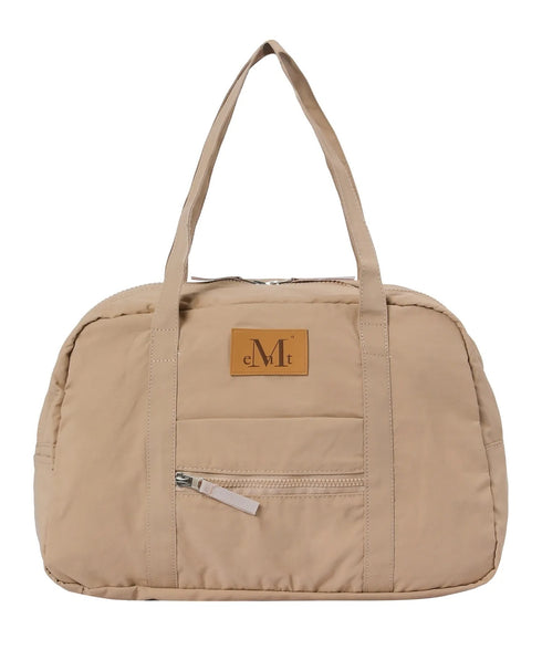 MUCENT(ムセント)/軽量 大容量 ユニセックス ワンポイントロゴ ショルダーバッグ/Amanda Front Pocket Shoulder Bag Unisex | AT1252075 | ベージュ