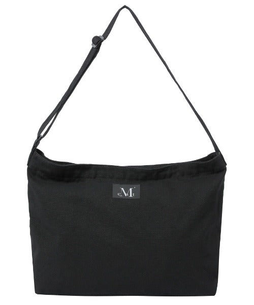 MUCENT(ムセント)/ユニセックス ワンポイントロゴ ショルダーバッグ メッセンジャー クロスボディバッグ/Syner Messenger Crossbody BAG UNISEX | AT1252077 | ブラック