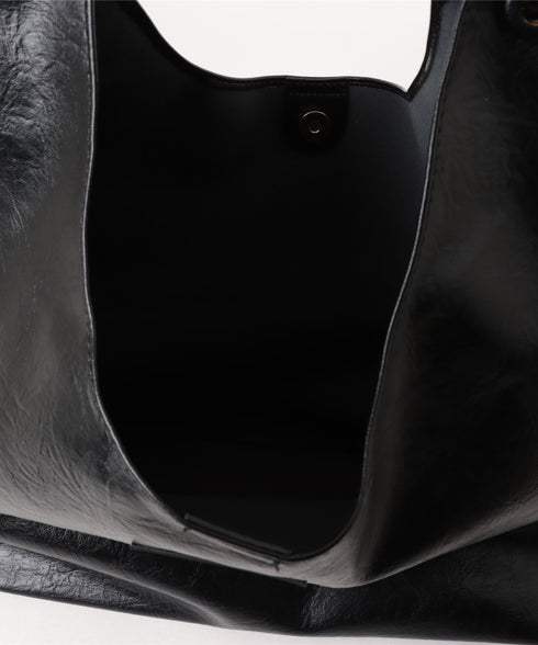 MUCENT(ムセント)/A4サイズ対応 軽量 ポーチ付き ショルダーバッグ/Cats Double Line Eyelet Leather Shoulder Bag UNISEX | AT1252078 | ブラック