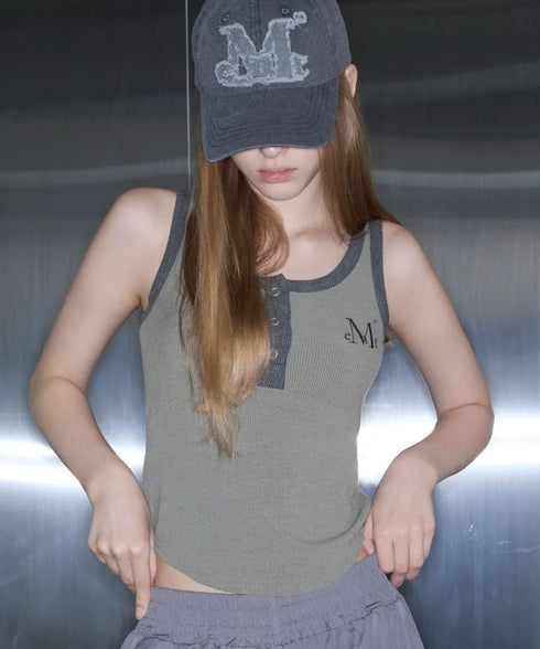 MUCENT(ムセント)/配色 ボタン リブ タンクトップ/COLOR-POP BUTTON CROP SLEEVELESS | AT2252082 | カーキ