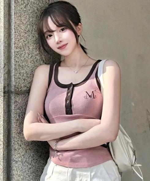 MUCENT(ムセント)/配色 ボタン リブ タンクトップ/COLOR-POP BUTTON CROP SLEEVELESS | AT2252082 | ピンク